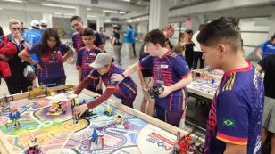 Patrocinada pela Celepar, equipe paranaense de robótica conquista prêmio em torneio nos Estados Unidos
