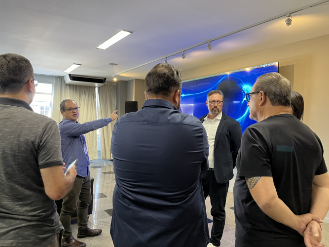 Celepar entrega equipamentos de comunicação institucional à Câmara Municipal de Curitiba