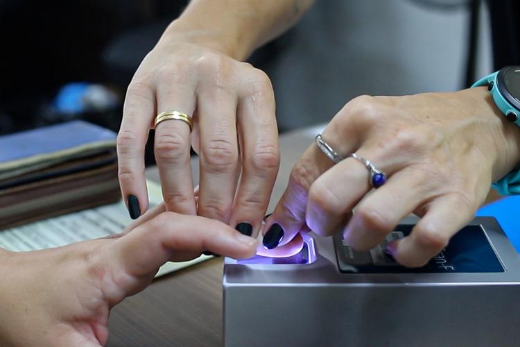 olícia Civil do Paraná (PCPR) realiza a produção de Carteiras de Identidade.